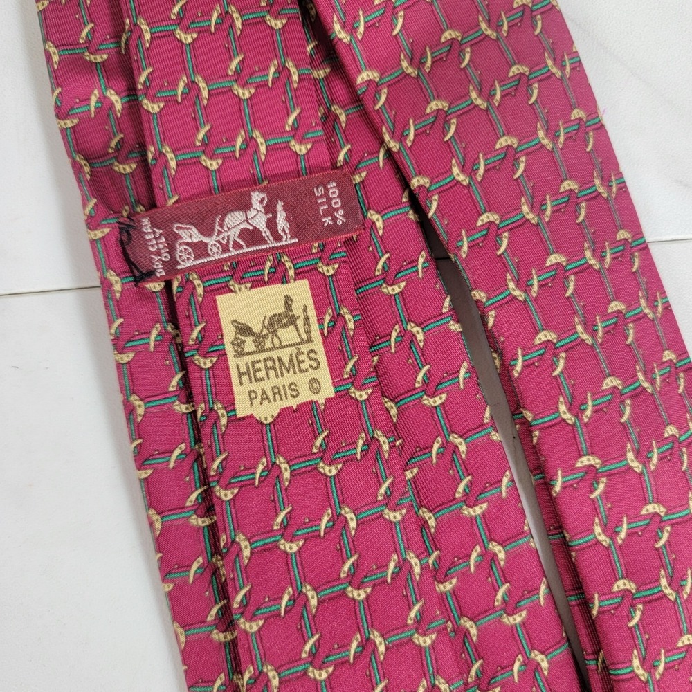 Hermes Silk Neck Red Tie Ring Link 3 1/4" Wide